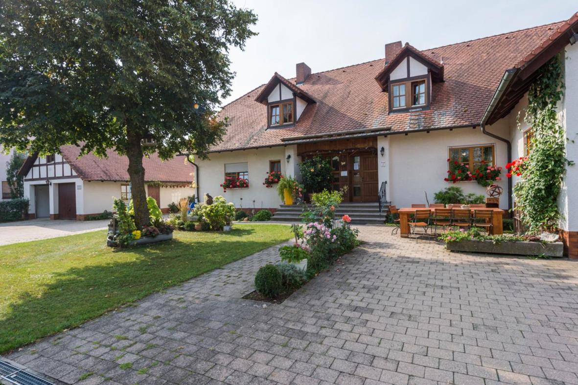 Gasthaus-Pension Hofmann Oberdachstetten Bagian luar foto